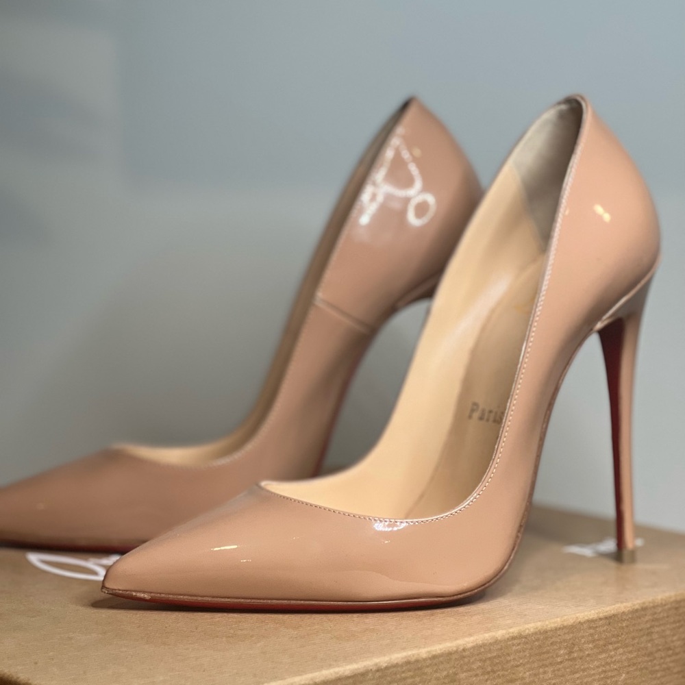 Christian Louboutin
So Kate Patent Pointed-Toe Red Sole Pump NUDE color